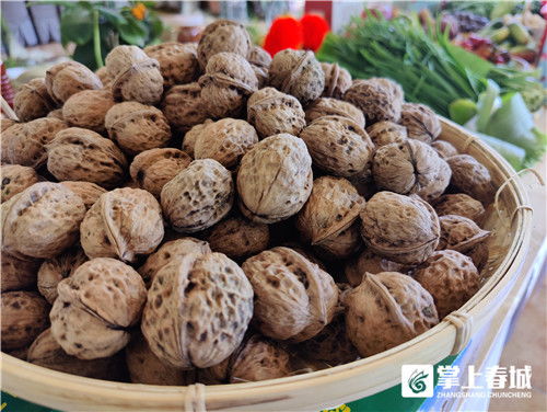 西山沃土結(jié)碩果，40種農(nóng)副產(chǎn)品亮相團(tuán)結(jié)街道招商引資推介會(huì)